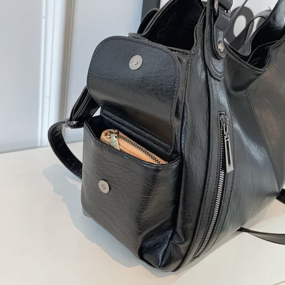 Anna Ledertasche - Die perfekte Kombination aus lässiger Eleganz und unvergleichlicher Funktionalität